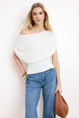 Ekru Fitted/Vucuda Oturan Asimetrik Yaka K?sa Kollu Yumusak Orme Bluz TWOSS26BZ00462