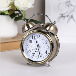 Будильник 8х5х12 см / 669-4 бронзовый /уп 100/ 737949