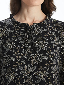 Ba?lamal? Yaka ?i?ekli Elbise