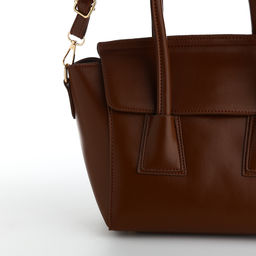 Сумка женская мессенджер на магните, 35×15×23 см, коричневая