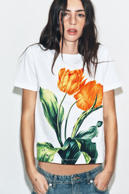 CAMISETA ESTAMPADO FLORES / Blanco