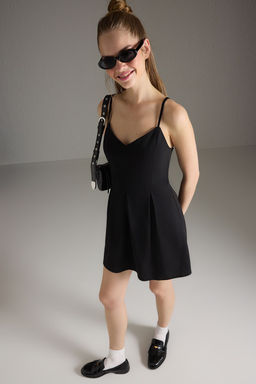 Trendyolmilla Siyah Ask?l? V Yaka Skater/Belden Oturmal? Peplum/Godeli Mini Orme Elbise TWOSS25EL00793  фото 2