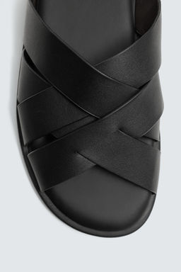 SANDALIA PIEL TIRAS / Negro