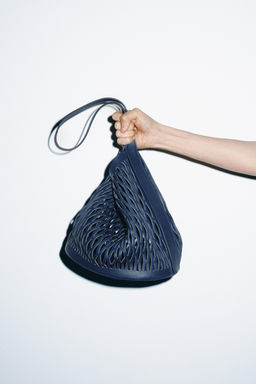 BOLSO PIEL TROQUELADO / Azul Marino - Zara фото 2