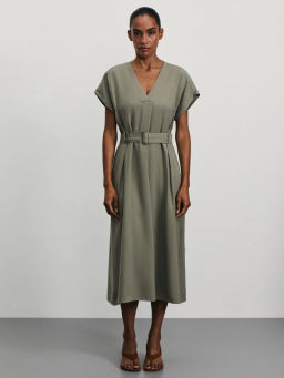 Приталенное платье из вискозы с ремнем / Zarina  фото 3