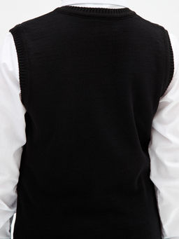 Черный вязаный жилет для мальчика