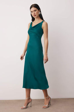 Zumrut Yesili Tas Aksesuarl? Dokuma Saten Midi S?k/Gece Elbise TPRAW26EL00141