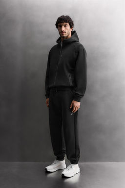 SUDADERA T?CNICA CREMALLERA CAPUCHA / Negro