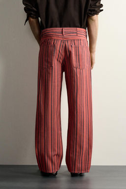 PANTAL?N STRAIGHT FIT RAYAS / Rojo