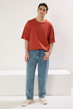 TRENDYOL MAN Kiremit Oversize/Genis Kesim Yaka Detayl? %100 Pamuklu T-Shirt TMNSS25TS00008