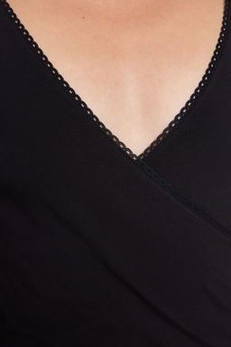 Siyah Derin Kruvaze Yaka Dantel Detayl? Uzun Kol Crop Pamuklu Esnek Orme Bluz TWOAW24BZ00291