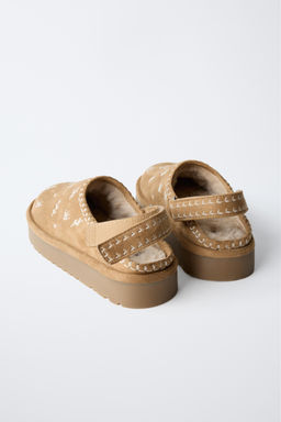 EMBROIDERED SHEEPSKIN CLOGS - Zara фото 16