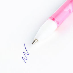 Цена за 10 шт. Ручка шариковая синяя паста 0.5 мм с колпачком «Ты прекрасна!» пластик