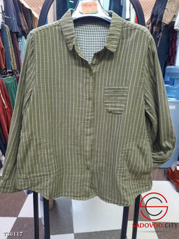 Хлопокая женская рубашка с карманами