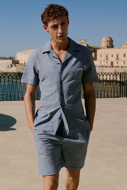 TRENDYOL MAN Mavi Regular Fit Gofre Dokulu Cizgili Yazl?k Sort & Bermuda TMNSS25SR00001