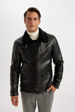 Водоотталкивающая приталенная куртка из искусственной кожи приталенного кроя на подкладке с карманами на молнии