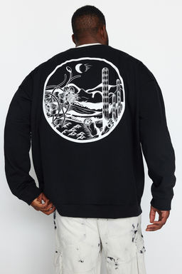 TRENDYOL MAN Siyah Buyuk Beden Bisiklet Yaka Oversize/Genis Kesim S?rt Bask? Ici Polar Sweatshirt TMNAW24AO00004