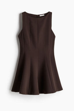 Vestido con falda acampanada