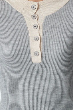 TRENDYOLMILLA Gri Dik Yaka Triko Kazak TWOAW25KZ00288