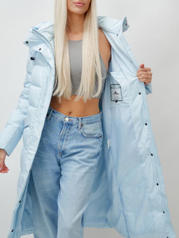 Пальто утепленное стеганное зимнее с капюшоном женское голубого цвета 9610Gl - Mtforce фото 14