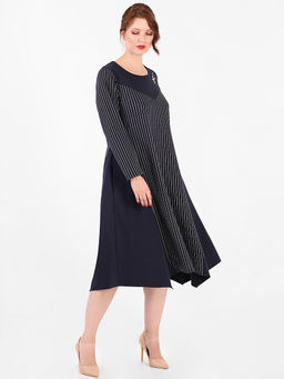 Платье в вертикальную полоску