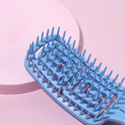 Цена за 2 шт. Расчёска массажная, прорезиненная ручка, вентилируемая, 6.3×22 см, МИКС