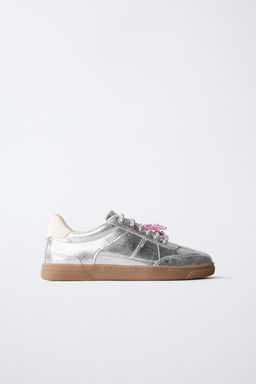 METALLIC CHARM TRAINERS