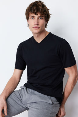 Siyah Slim/Dar Kesim Basic V Yaka K?sa Kollu %100 Pamuklu T-Shirt TMNSS19BO0002