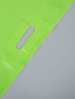 Цена за 50 шт. Пакет полиэтиленовый с вырубной ручкой, Салатовый 50-60 См, 70 мкм