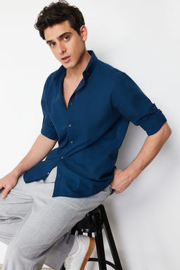 Indigo Dugmeli Yaka Apoletli Slim Fit Uzun Kollu %100 Pamuklu Keten Gorunumlu Gomlek TMNSS20GO0189