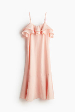 Vestido de tirantes con escote de volante
