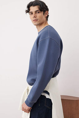 Soluk Indigo Oversize/Geni_ Kesim Kontrast Diki_ Detayl_ Bisiklet Yaka Sweatshirt TMNAW24SW00011 - Trendyolmilla фото 2