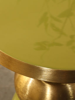 Столик кофейный «Авокадо», 40×40×53 см, с золотой сферой