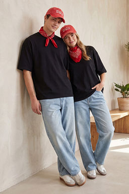 Unisex Siyah Oversize/Geni_ Kesim K_sa Kollu Dokulu Basic T-shirt TMNSS22TS00049