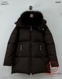 Тёплая женская зимняя куртка удлинённая с капюшоном и мехом