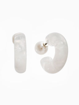 Цена за 2 шт. Серьги акрил «Полукольцо с бусиной №10», белые