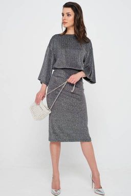 Платье из фактурного блестящего трикотажа черное новый год