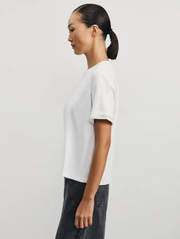 Футболка из хлопка с вышивкой на рукаве / Zarina фото 5