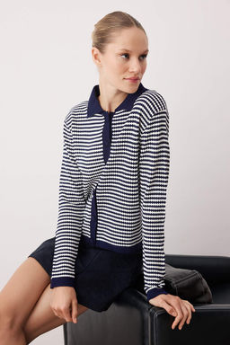 Lacivert Cizgili Polo Yaka Detayl? Triko H?rka TWOAW26HI00263