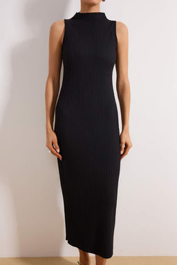 Siyah Dokulu Kumas Dik Yaka Vucuda Oturan Esnek Maxi Orme Elbise TWOSS25EL00163