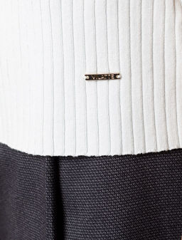 D39.337 Джемпер женский натуральный белый