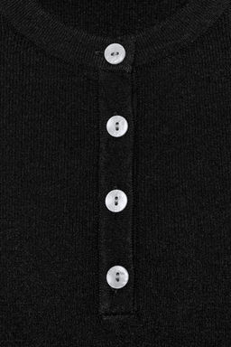 TOP PUNTO BOTONES / Negro