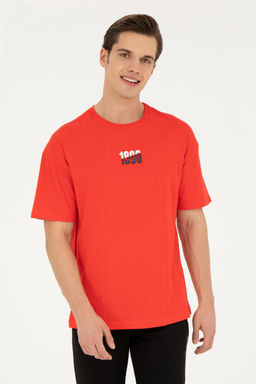 Мужская красная футболка