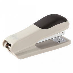 Степлер №24/6 и №26/6 до 20 листов, 12,7х3,4х5,8см, цвета в ассортименте: синий; светло-серый; черный, в цветной коробке (Китай)