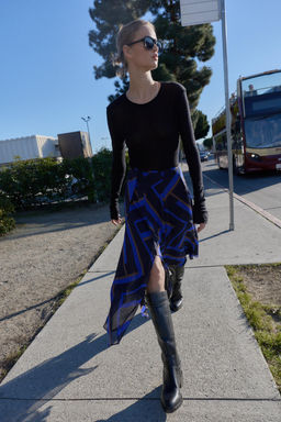 PRINTED ASYMMETRIC MIDI SKIRT