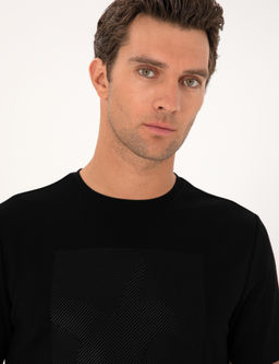 Siyah Regular Fit Bask_l_ Bisiklet Yaka T-shirt