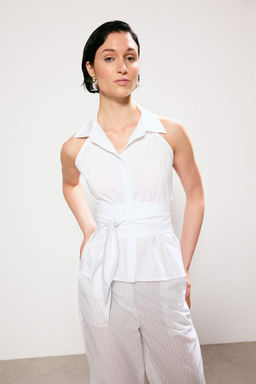 Trendyol Studio Beyaz Fitted Kusakl? Halter Yaka Kolsuz Gomlek TWOSS26GO00146