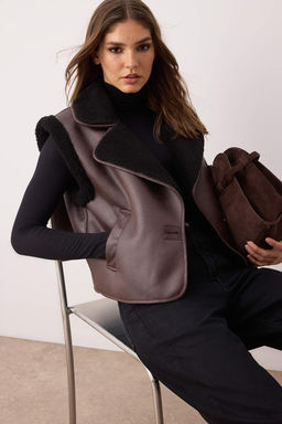 Koyu Kahverengi Regular Kal?p Pelus Detayl? Suet Yelek TWOAW26YE00001