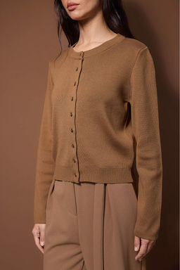 Wardrobe Essentials Kahverengi Dugme Detayl? Pamuklu Basic Triko H?rka | TWOAW26HI00001
