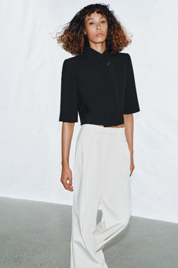 BLAZER CROPPED MANGA CORTA ZW COLLECTION / Negro
